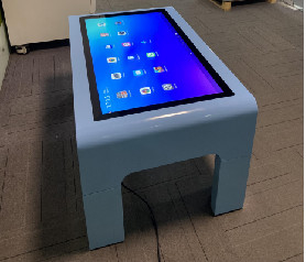 CE 6 Points LED Kiosk Display Digital Signage Interaktif 60HZ Untuk Iklan Bisnis