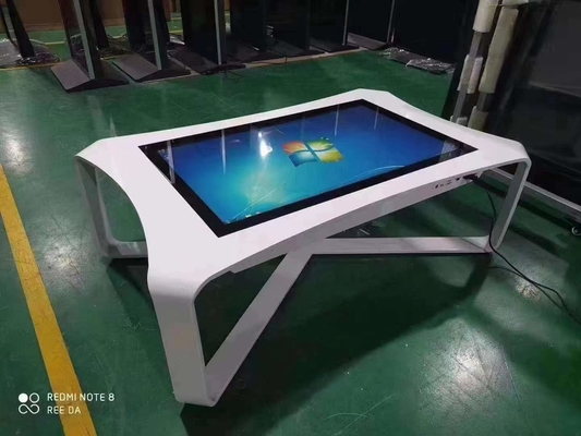 CE 6 Points LED Kiosk Display Digital Signage Interaktif 60HZ Untuk Iklan Bisnis