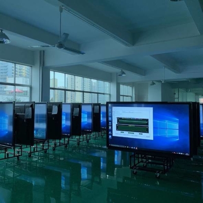 Suhu Kerja 0 °C-40 °C Panel Flat Interaktif Dalam Hitam Atau Logam Dengan Ukuran Layar Interaktif