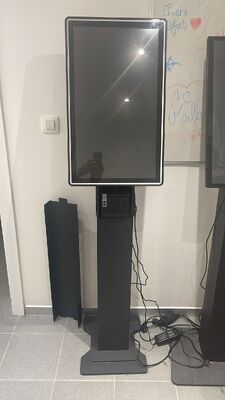 23.8 27 32 inci Lantai Berdiri Digital Signage Display Iklan Lantai Berdiri Kios
