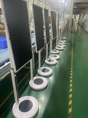 32 inci Portable Smart TV Mobile Touch Screen Wireless Android TV pada roda