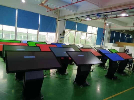 Kios Layar Sentuh 4K 55 Inch Papan Menu Android Windows Untuk Sekolah Bank Rumah Sakit Toko