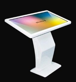 CE 6 Points LED Kiosk Display Digital Signage Interaktif 60HZ Untuk Iklan Bisnis