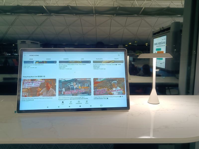24,5 Inci 8GB RAM Tampilan Monitor Sentuh Rapat Video Bergerak Desktop Dan Berdiri Di Lantai